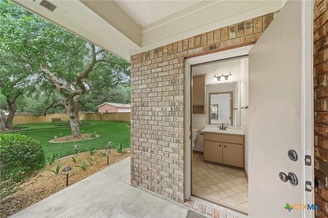 900 SALADO OAKS Drive, Salado, TX 76571