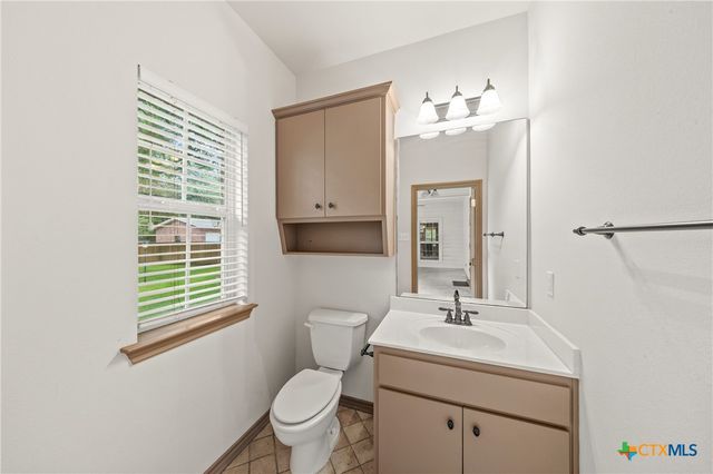 900 SALADO OAKS Drive, Salado, TX 76571