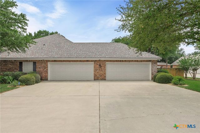 900 SALADO OAKS Drive, Salado, TX 76571