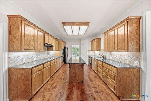 900 SALADO OAKS Drive, Salado, TX 76571
