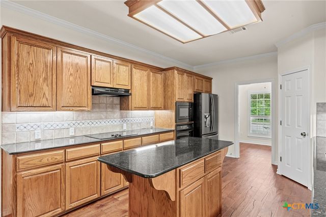 900 SALADO OAKS Drive, Salado, TX 76571
