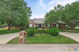 900 SALADO OAKS Drive, Salado, TX 76571