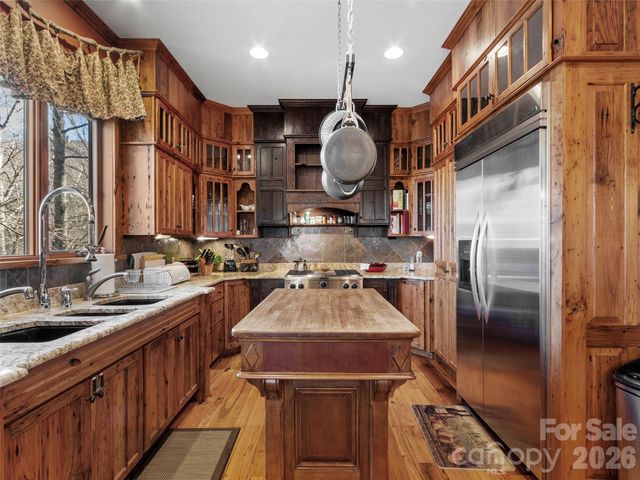 56 Spring House Drive, Burnsville, NC 28714