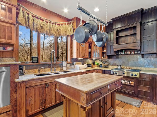 56 Spring House Drive, Burnsville, NC 28714