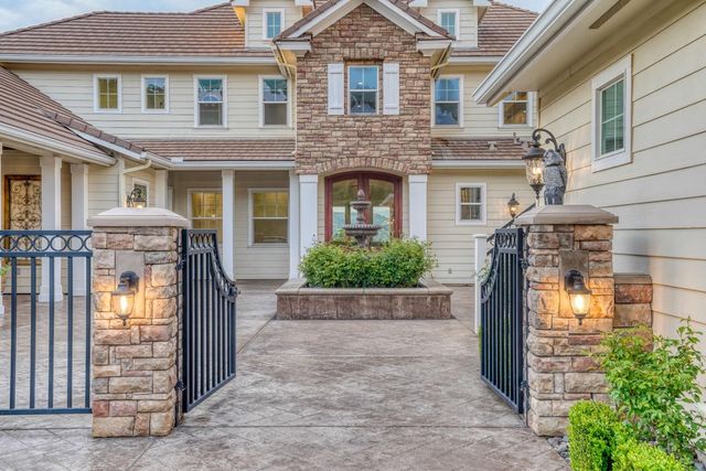 11660 Rusty Spur Lane, Clovis, CA 93619