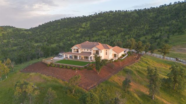 11660 Rusty Spur Lane, Clovis, CA 93619