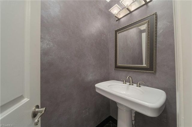 4617 Kellys Trail, Winston-salem, NC 27101