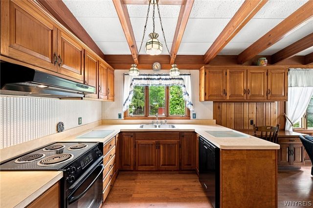 6394 Armor Duells Road, Orchard Park, NY 14127