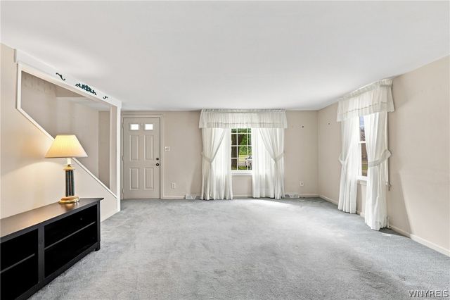6394 Armor Duells Road, Orchard Park, NY 14127
