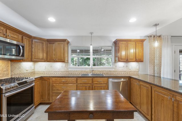 1701 Lucina Cove, Gautier, MS 39553