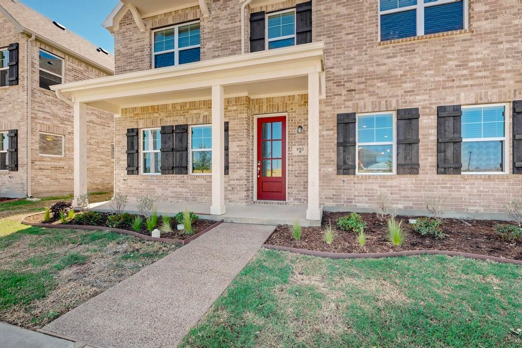 1808 Summer Aura, Mesquite, TX 75181