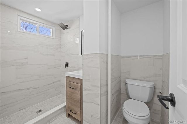 905 E 49th Street, Brooklyn, NY 11203