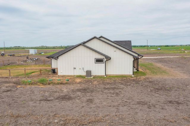 1700 County Road 445, Taylor, TX 76574
