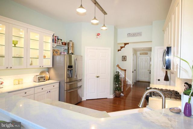 18400 LANIER ISLAND SQ, Leesburg, VA 20176