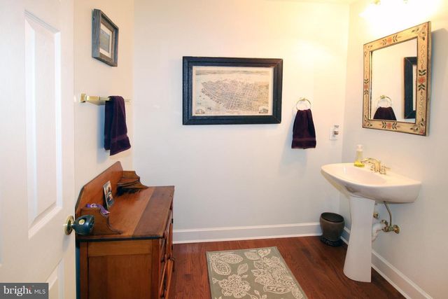 18400 LANIER ISLAND SQ, Leesburg, VA 20176
