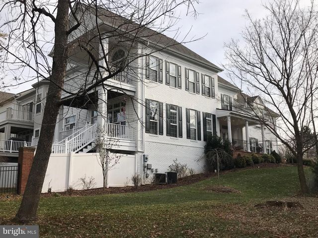 18400 LANIER ISLAND SQ, Leesburg, VA 20176