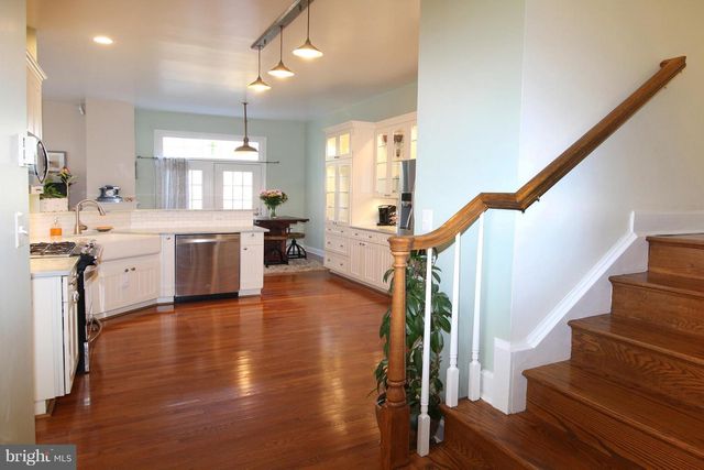 18400 LANIER ISLAND SQ, Leesburg, VA 20176