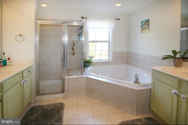 18400 LANIER ISLAND SQ, Leesburg, VA 20176