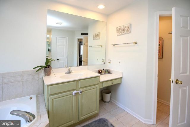 18400 LANIER ISLAND SQ, Leesburg, VA 20176