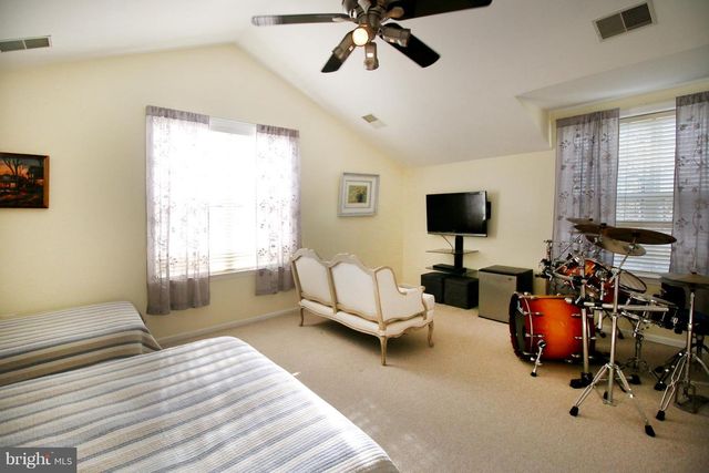 18400 LANIER ISLAND SQ, Leesburg, VA 20176