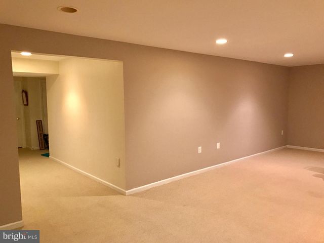 18400 LANIER ISLAND SQ, Leesburg, VA 20176