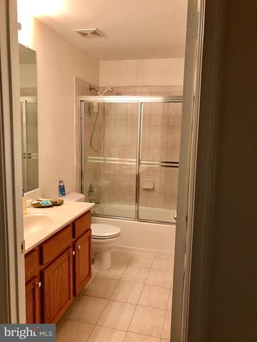 18400 LANIER ISLAND SQ, Leesburg, VA 20176