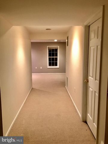 18400 LANIER ISLAND SQ, Leesburg, VA 20176