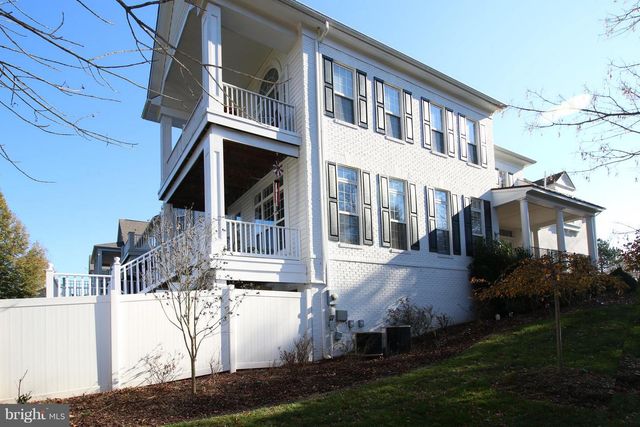 18400 LANIER ISLAND SQ, Leesburg, VA 20176