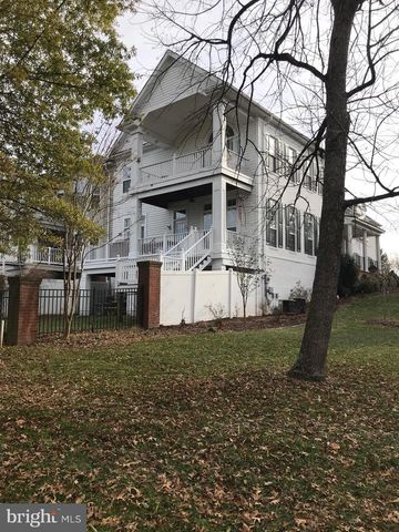 18400 LANIER ISLAND SQ, Leesburg, VA 20176