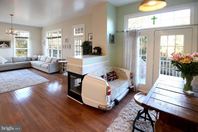 18400 LANIER ISLAND SQ, Leesburg, VA 20176