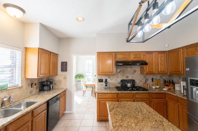 1209 Twin Oaks Street, Friendswood, TX 77546