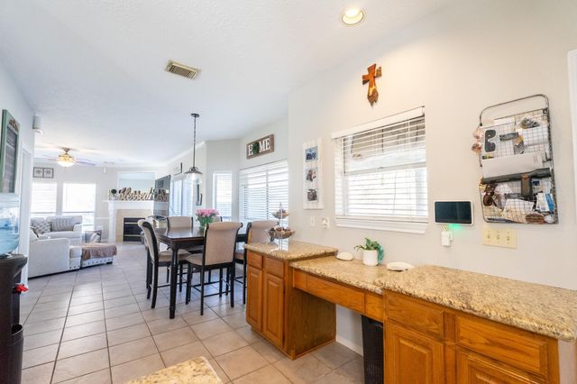 1209 Twin Oaks Street, Friendswood, TX 77546