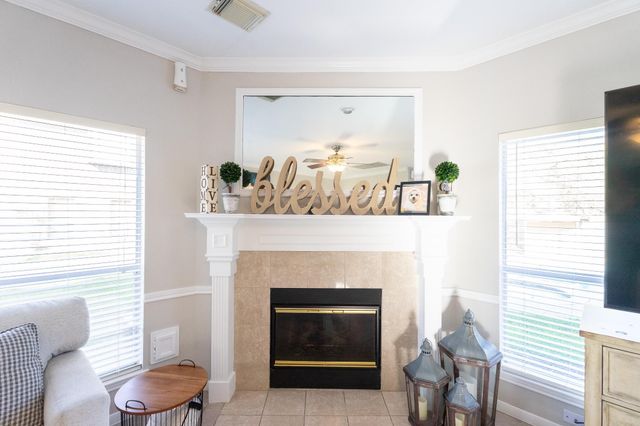 1209 Twin Oaks Street, Friendswood, TX 77546