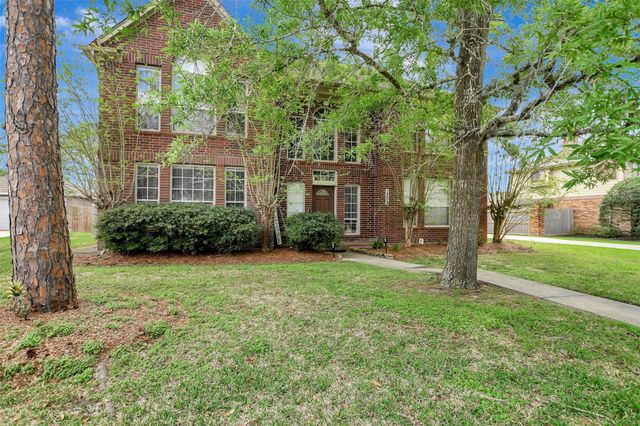 1209 Twin Oaks Street, Friendswood, TX 77546