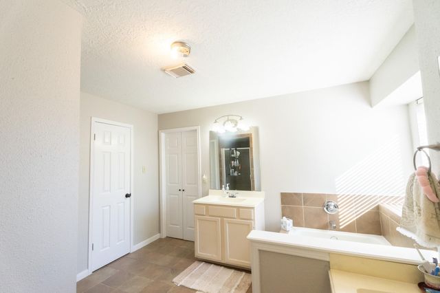 1209 Twin Oaks Street, Friendswood, TX 77546