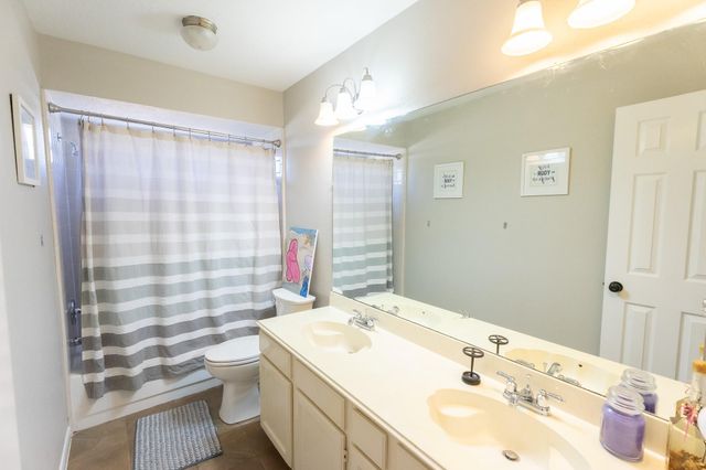 1209 Twin Oaks Street, Friendswood, TX 77546