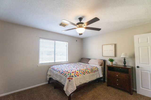 1209 Twin Oaks Street, Friendswood, TX 77546