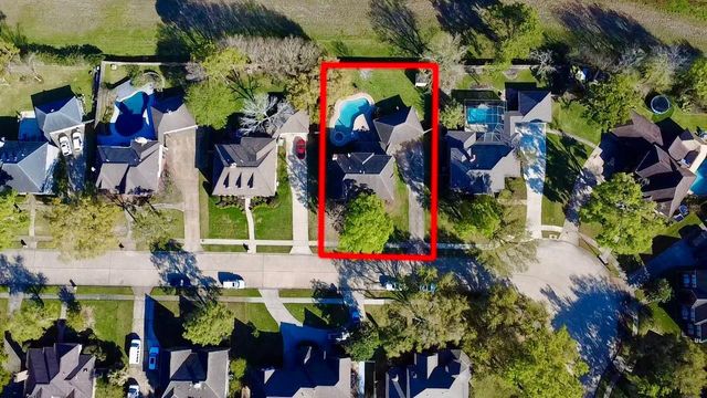 1209 Twin Oaks Street, Friendswood, TX 77546