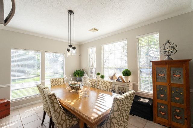 1209 Twin Oaks Street, Friendswood, TX 77546