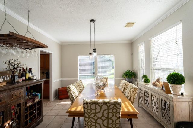 1209 Twin Oaks Street, Friendswood, TX 77546