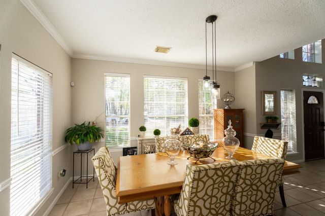 1209 Twin Oaks Street, Friendswood, TX 77546