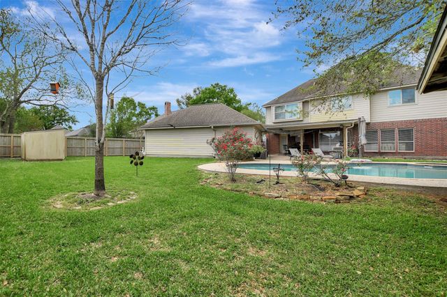 1209 Twin Oaks Street, Friendswood, TX 77546
