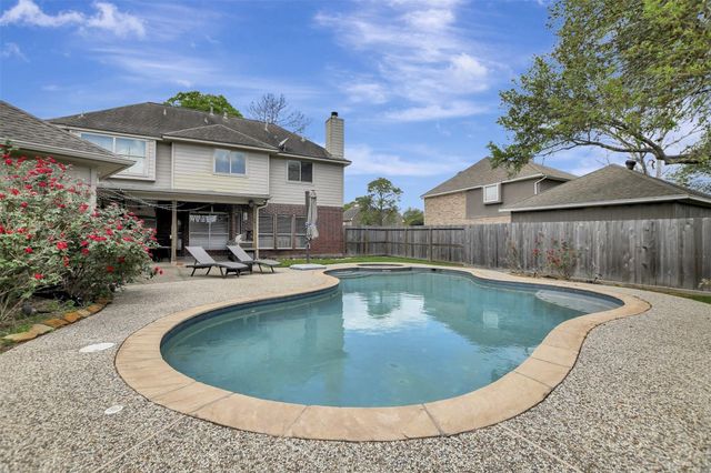 1209 Twin Oaks Street, Friendswood, TX 77546