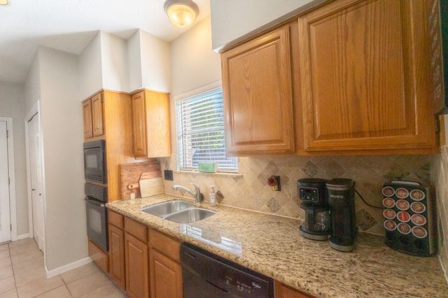 1209 Twin Oaks Street, Friendswood, TX 77546