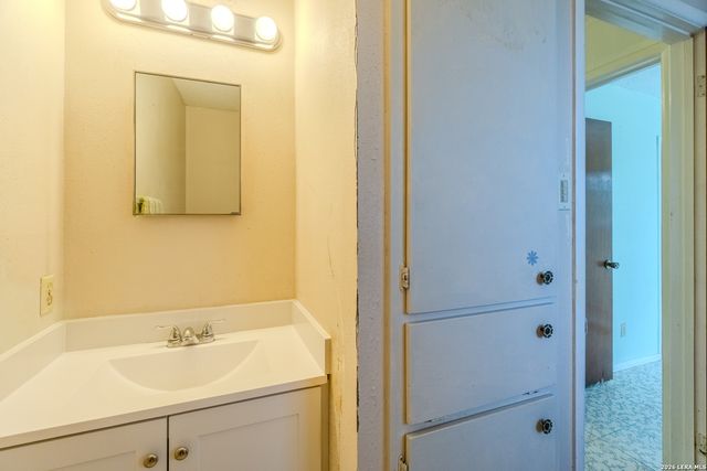 5230 OVERPOOL ST, San Antonio, TX 78228