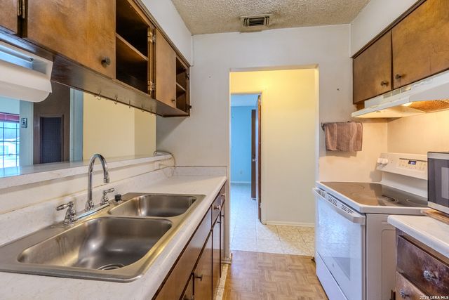 5230 OVERPOOL ST, San Antonio, TX 78228