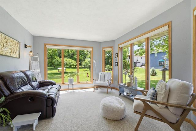 205 OAK KNOLL COURT, Hortonville, WI 54944