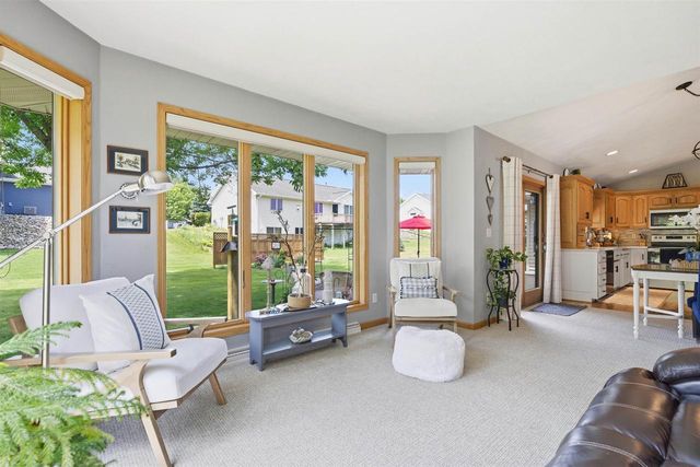 205 OAK KNOLL COURT, Hortonville, WI 54944
