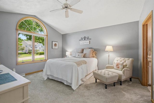 205 OAK KNOLL COURT, Hortonville, WI 54944