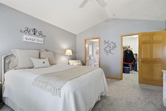 205 OAK KNOLL COURT, Hortonville, WI 54944
